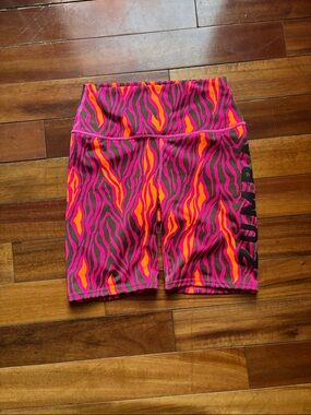 Zumba Women's Pink & Orange Zebra-Print Active Shorts